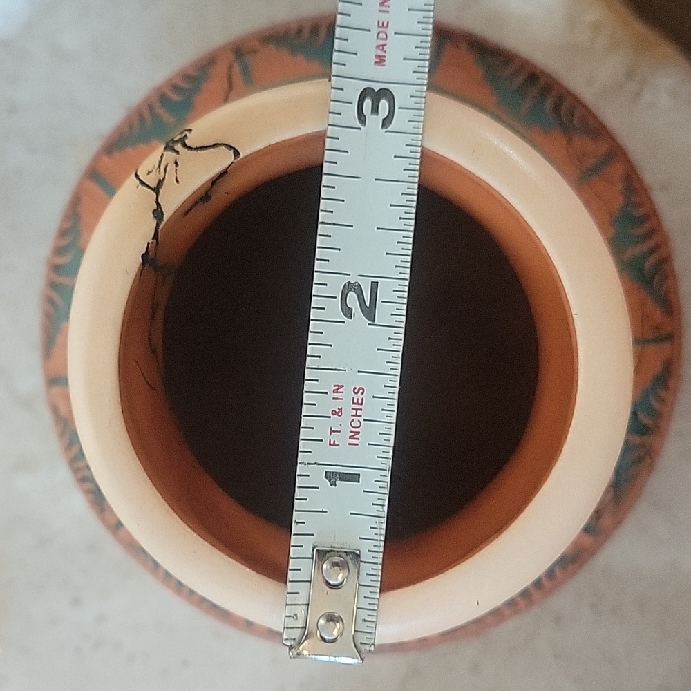 Small Signed Navajo Horsehair Etched Sgraffito vase pot - Picture 5 of 9